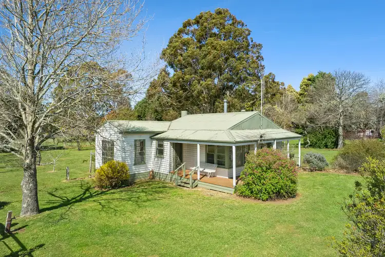 16 Morton Street, Glenlyon VIC 3461