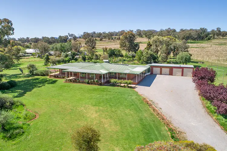 68 Meadow Banks Drive, Tamworth NSW 2340