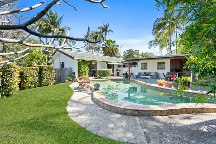 4 Larentia Street, Currumbin Waters QLD 4223