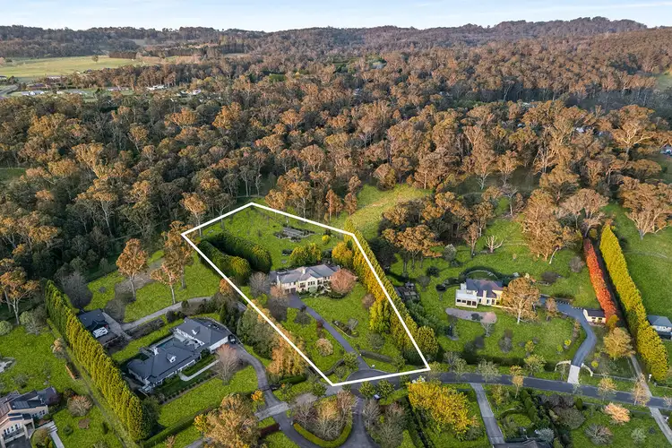 15 Carisbrooke Row, Bowral NSW 2576