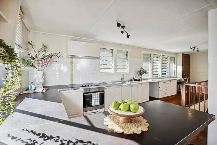 10 O'Connell Street, Depot Hill QLD 4700