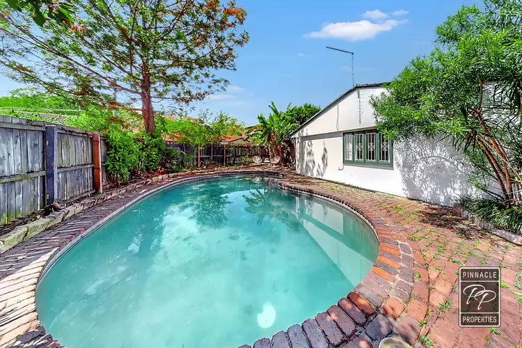 85 Kilkivan Avenue, Kenmore QLD 4069