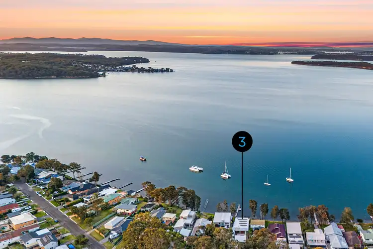10 Bambury Avenue, Summerland Point NSW 2259