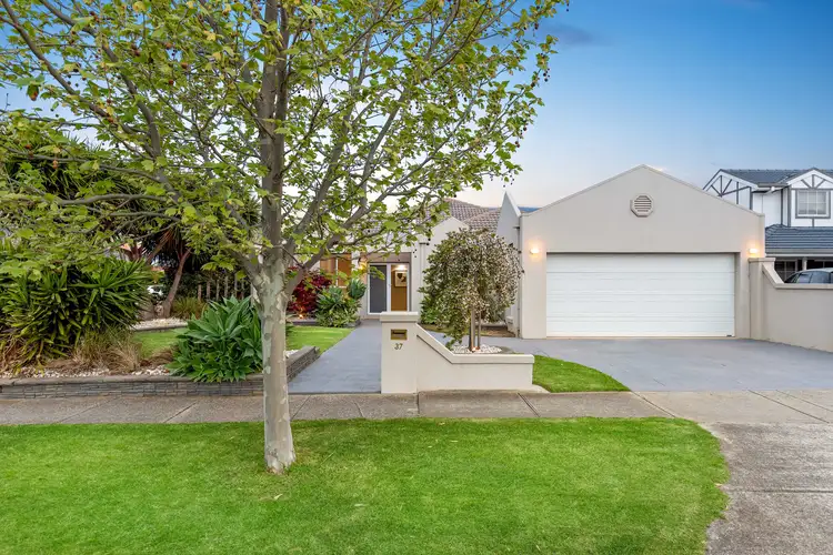 37 Verona Drive, Taylors Lakes VIC 3038