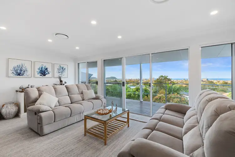 135 K P McGrath Drive, Elanora QLD 4221