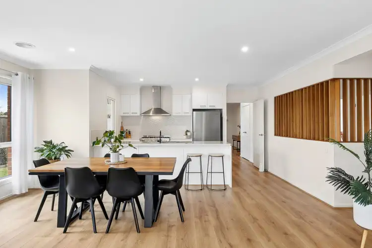 8 Beaumont Avenue, Charlemont VIC 3217