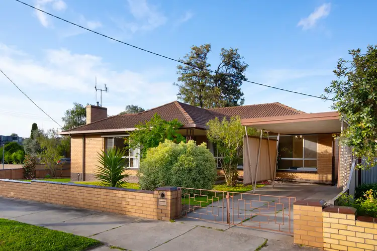 9 Oak Street, Golden Square VIC 3555
