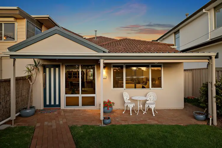 2/32 Adelphi Crescent, Glenelg North SA 5045