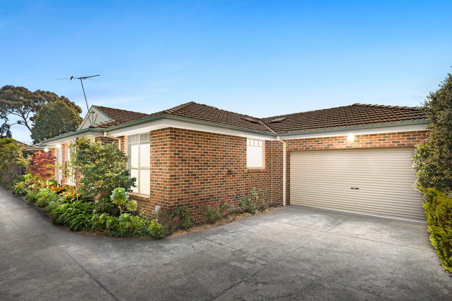 Main view of Homely unit listing, 2/260 Lawrence Road, Mount Waverley VIC 3149