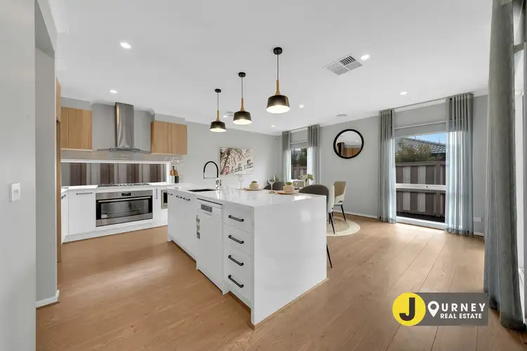 Fifth view of Homely house listing, 10 Mare Close, Cranbourne East VIC 3977
