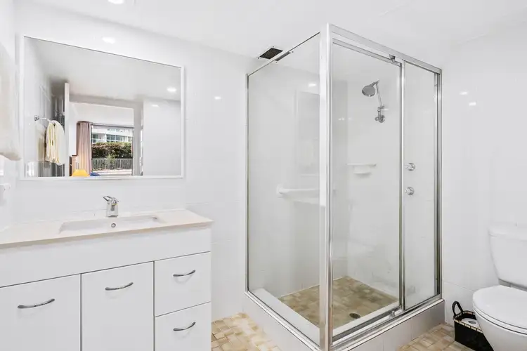 Sixth view of Homely apartment listing, 2/77 Brighton Parade, Southport QLD 4215