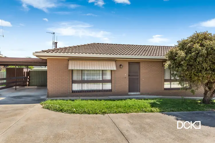 2/27 Nish Street, Flora Hill VIC 3550