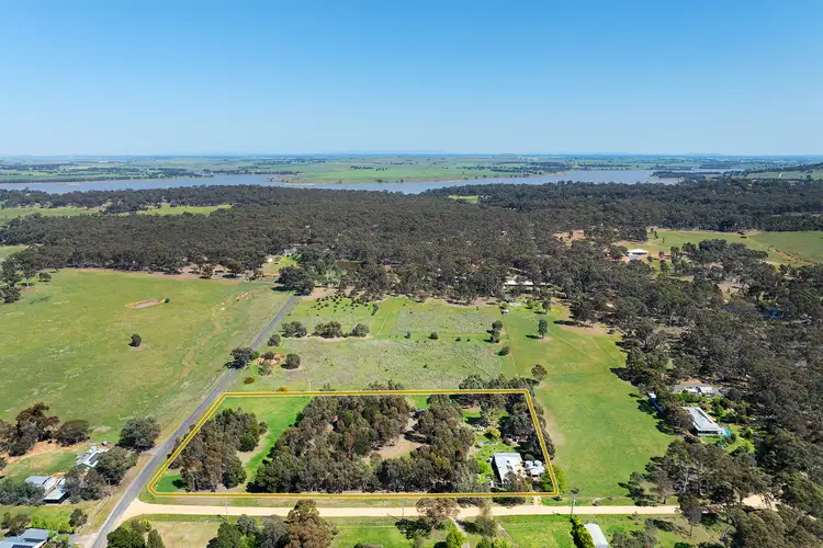 17 Gordons Road, Welshmans Reef VIC 3462