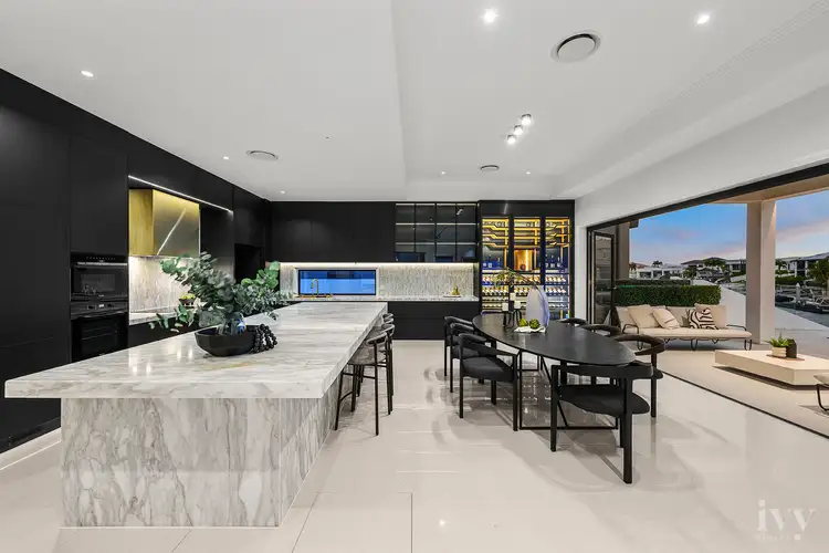5 Royal Albert Crescent, Sovereign Islands QLD 4216