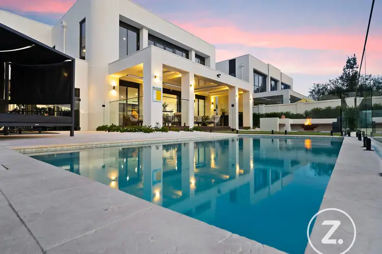 24 The Boulevard, Benowa QLD 4217