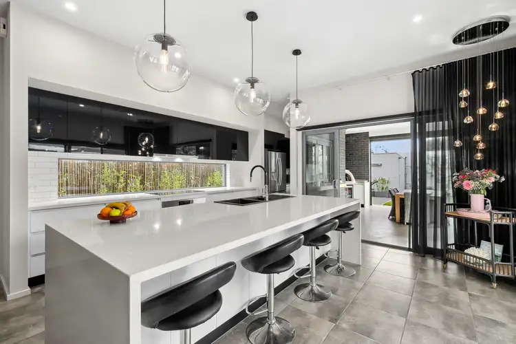 10 Balmoral Crescent, Rippleside VIC 3215