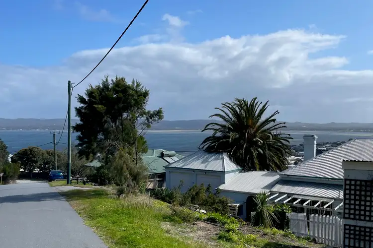 7 Watkins Road