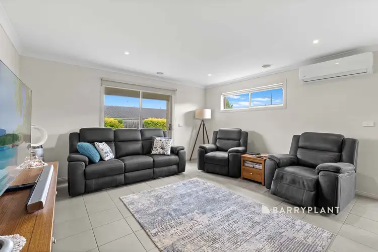 Sixth view of Homely house listing, 31 Chaucer Way, Drouin VIC 3818