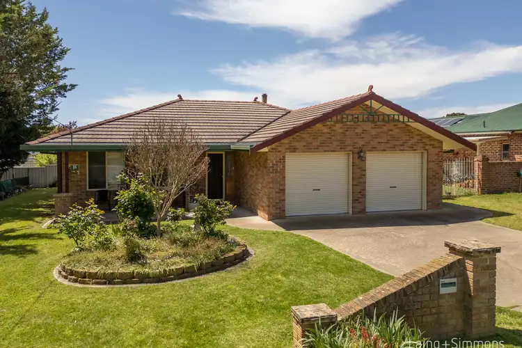 11 Dumaresq Street, Uralla NSW 2358