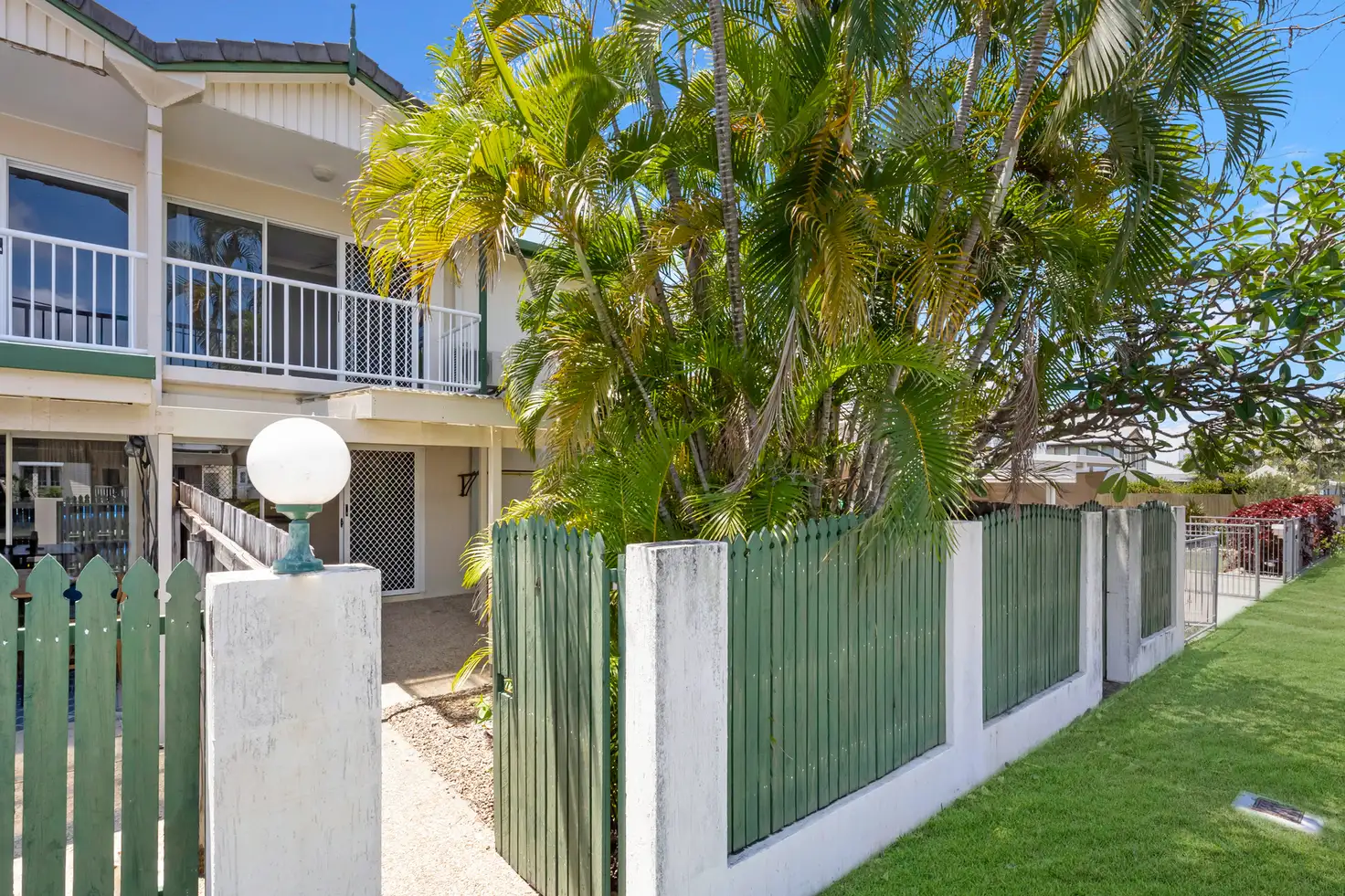 Main view of Homely townhouse listing, 4/8-10 Gleeson Street, Hermit Park QLD 4812