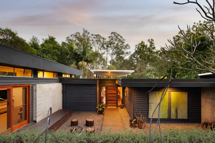 12 Kirkdale Road, Chapel Hill QLD 4069