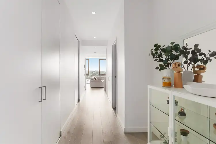 905/1 Foreshore Boulevard
