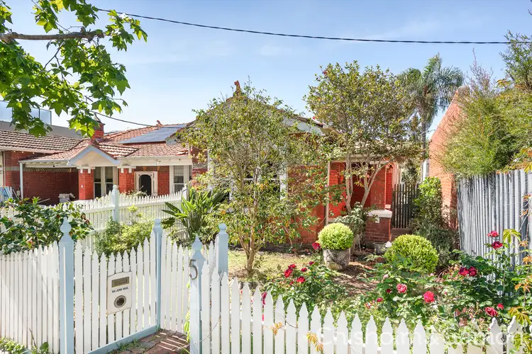 5 Pine Avenue, Elwood VIC 3184