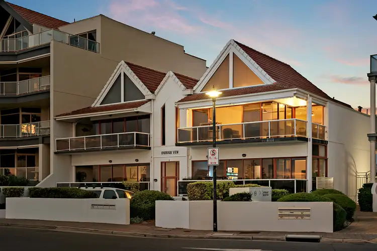 4/5 North Esplanade, Glenelg North SA 5045