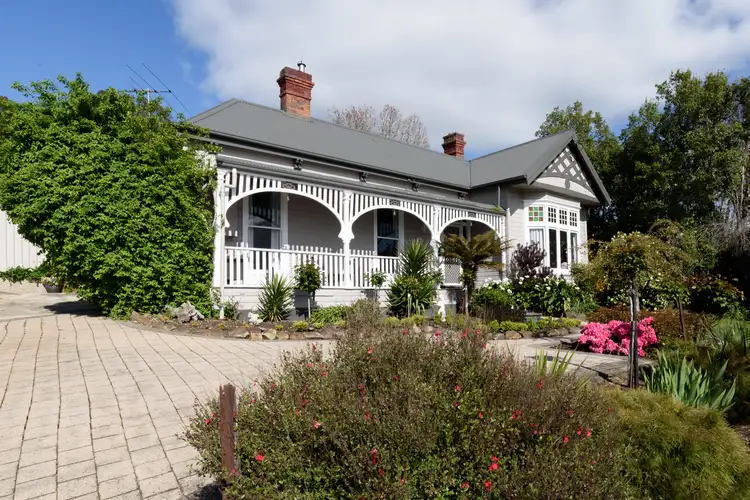 15 Main Road, Lanena TAS 7275