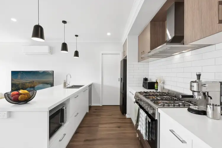 Sixth view of Homely house listing, 21 Fleurieu Circuit, Armstrong Creek VIC 3217