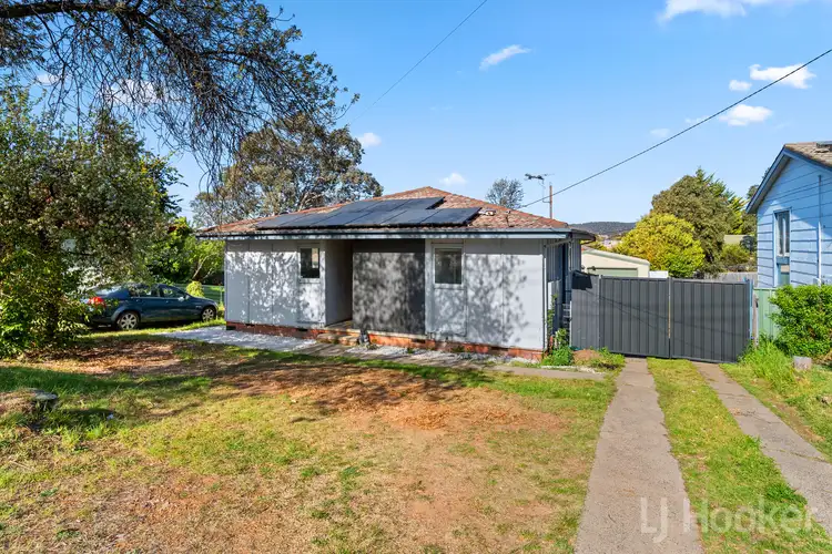 6 Karri Crescent