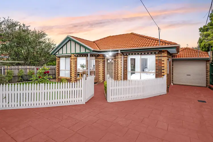 2/11 Caroline Street, Aberfeldie VIC 3040