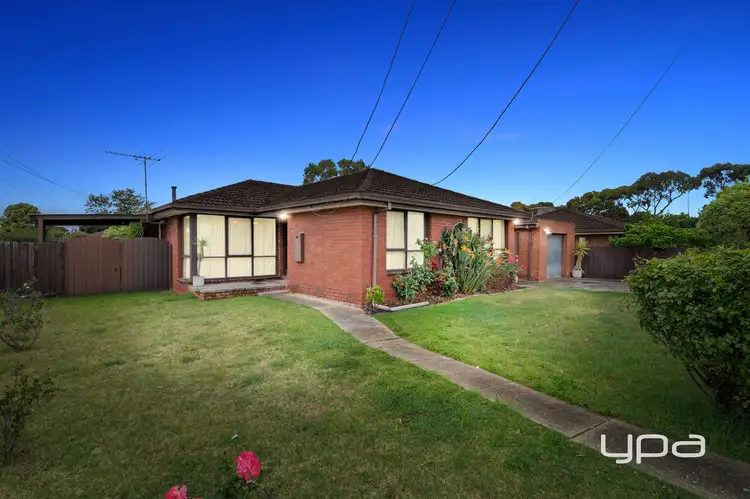 13 Lang Road, Melton South VIC 3338
