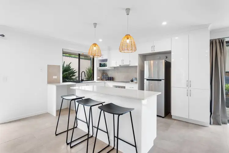 7/11 Hoya Court, Labrador QLD 4215