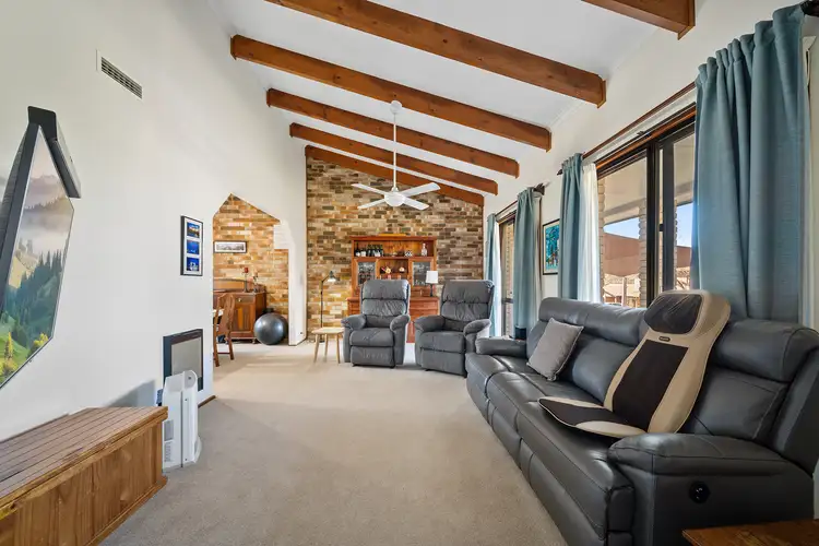 Fifth view of Homely house listing, 1 Farrelly Close, Oxley ACT 2903