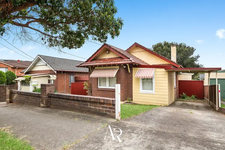 6 Hillview Street, Roselands NSW 2196