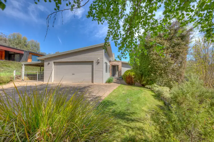 1 Leader Reef Drive, Bright VIC 3741