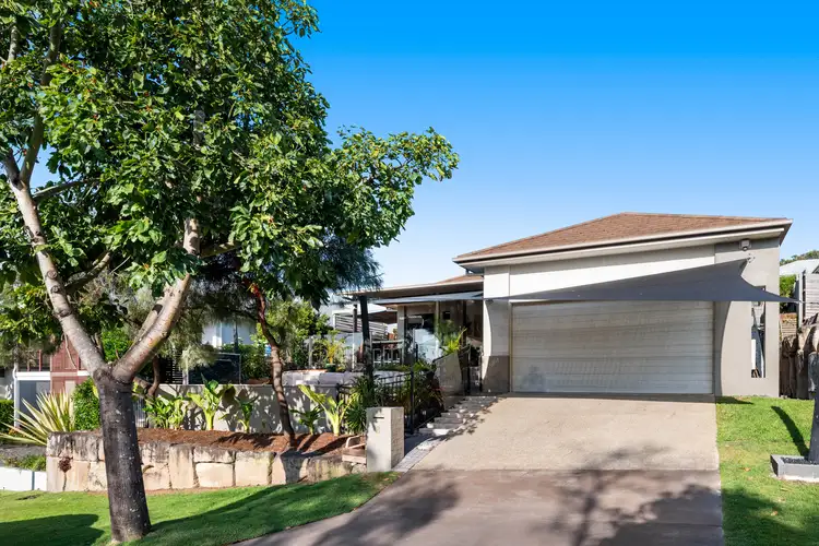 8 Lophostemon Place