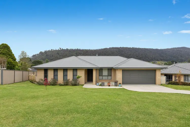 17 Henderson Place, Lithgow NSW 2790