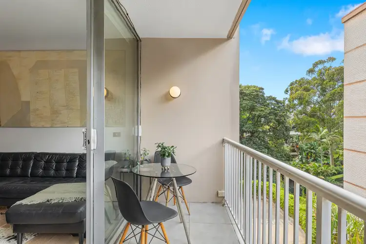 Third view of Homely studio listing, 201/76 Roslyn Gardens, Rushcutters Bay NSW 2011