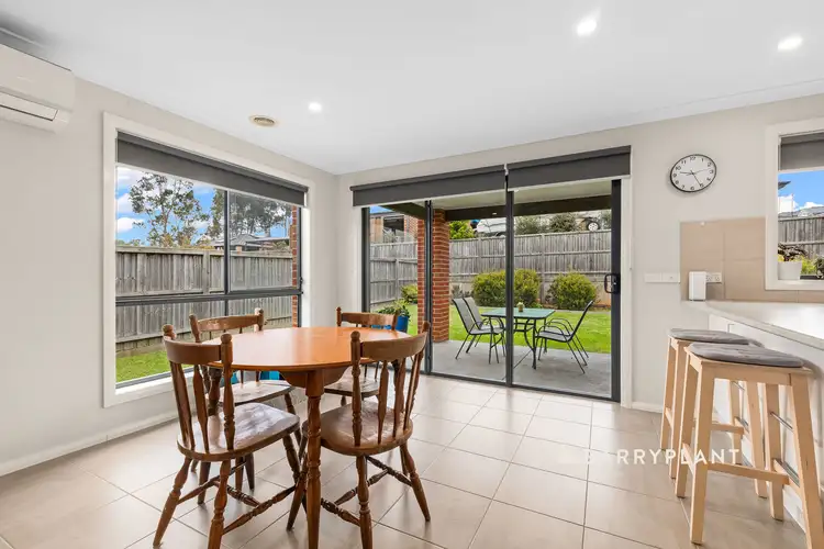 Fifth view of Homely house listing, 2 Chaucer Way, Drouin VIC 3818