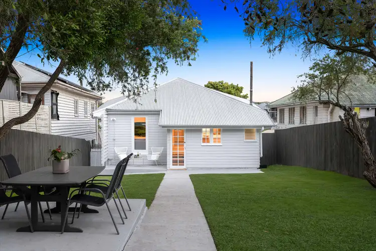 6 Killarney Avenue, Manly West QLD 4179