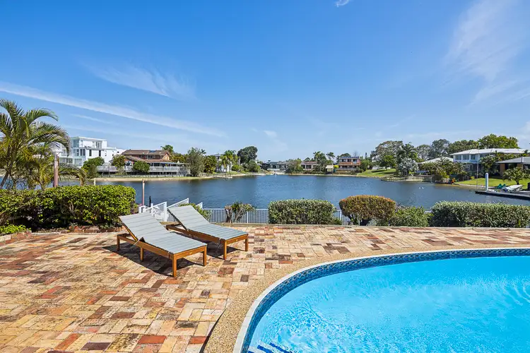 7 Weatherly Avenue, Mermaid Waters QLD 4218