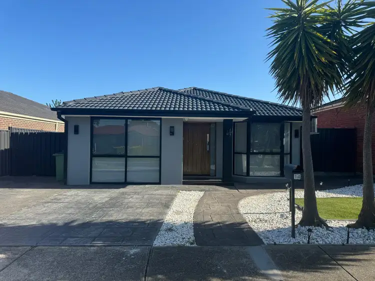 14 Redcliffs Crescent, Roxburgh Park VIC 3064