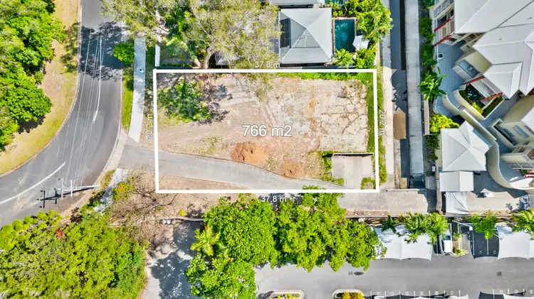 4 Oliva Street, Palm Cove QLD 4879