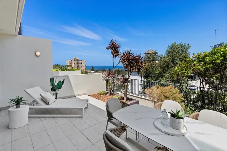 Main view of Homely unit listing, 1/90-96 Beach Street, Coogee NSW 2034