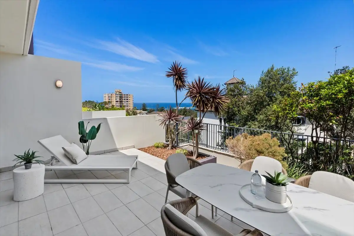 Main view of Homely unit listing, 1/90-96 Beach Street, Coogee NSW 2034