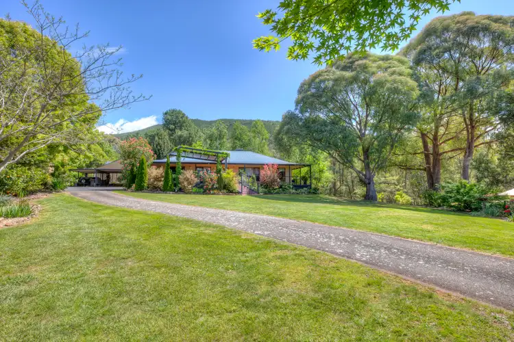 20 Walnut Grove, Bright VIC 3741