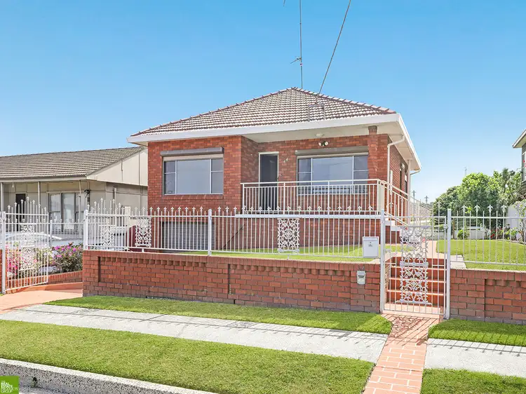 64 Weringa Avenue, Lake Heights NSW 2502