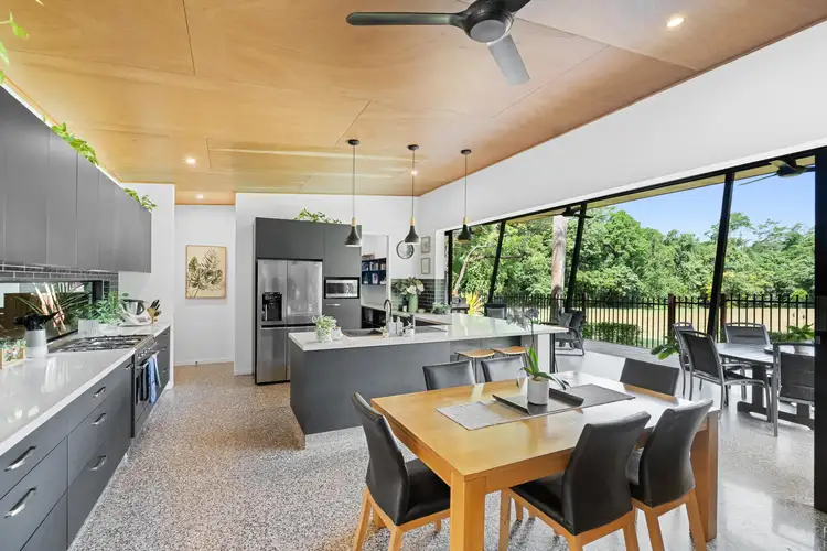 3 Lawson Close, Kanimbla QLD 4870
